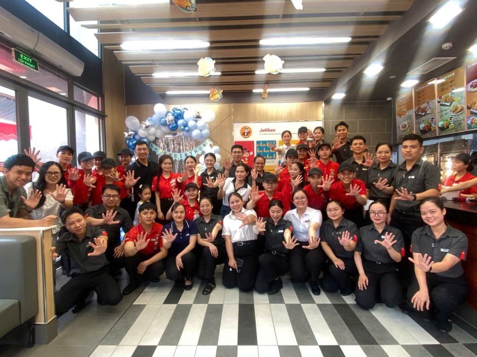 Hoàng Hà Kiều Mỹ tham gia hoạt động sự kiện