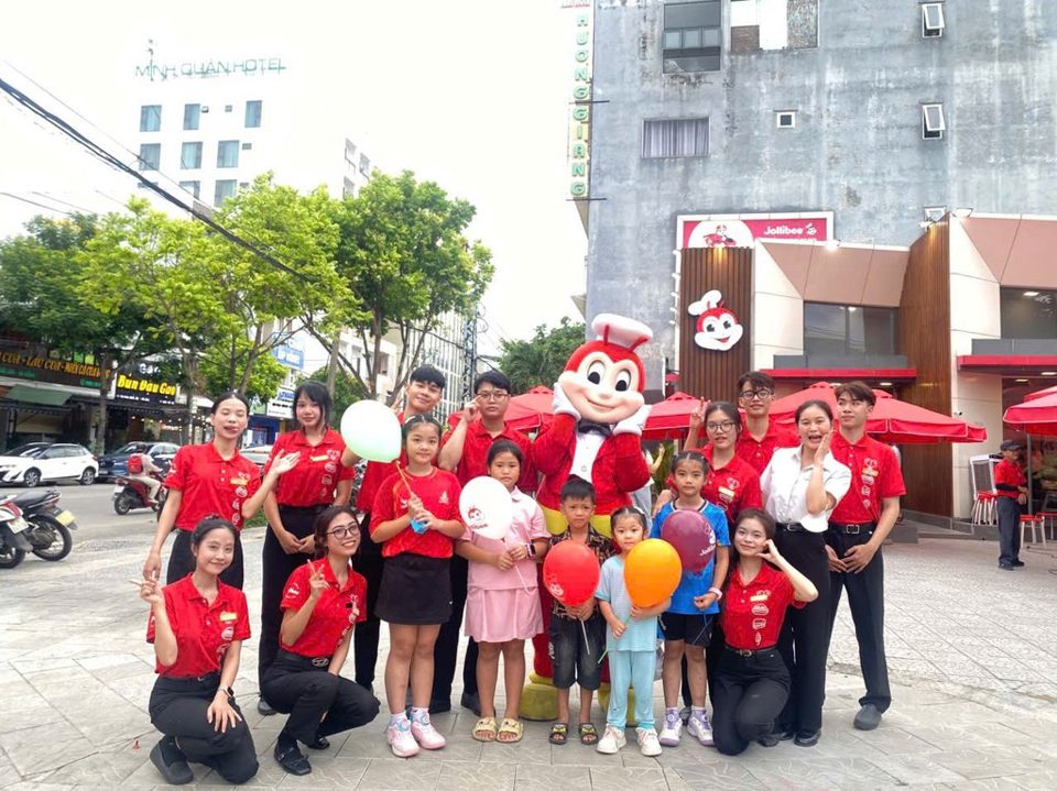 Hoàng Hà Kiều Mỹ trong chương trình của cửa hàng